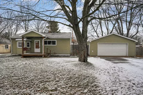 7346 S Shaker Dr, Waterford, MI 48327