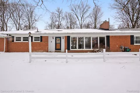 33870 Cotswold St, Farmington Hills, MI 48335