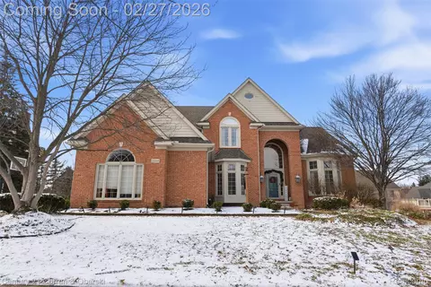 22165 Picadilly Cir, Novi, MI 48375