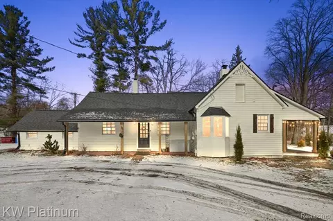 8658 Marsh Rd, Clay, MI 48001