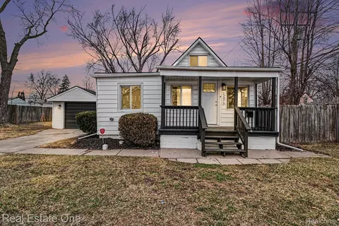 12479 Sidonie Ave, Warren, MI 48089