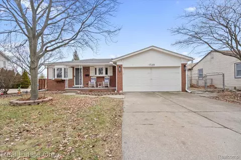 17469 Poplar St, Riverview, MI 48193