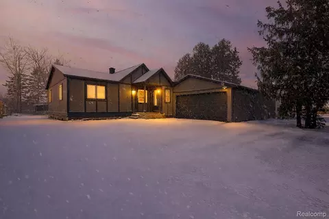 28139 Greening St, Farmington Hills, MI 48334