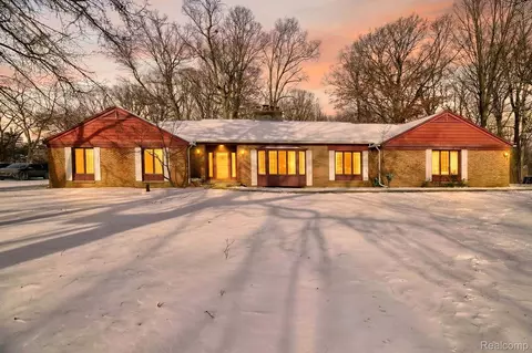 5551 Sugar Bush Ln, Flint, MI 48532