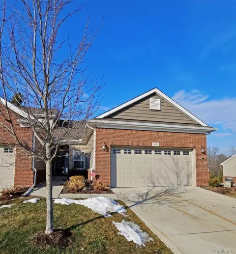 3059 Bridgewater Rd, Auburn Hills, MI 48326