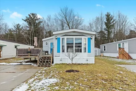 1948 Meadowlark Ln, Kimball, MI 48074