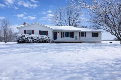 2452 W Willard Rd, Birch Run, MI 48415