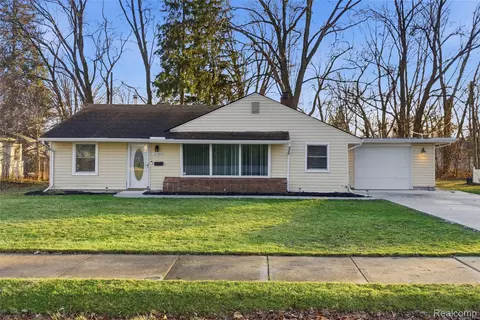17391 George Washington Dr, Southfield, MI 48075