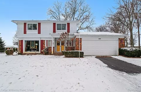 2790 Wareing Dr, Orion, MI 48360