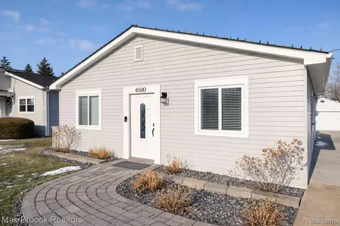 6510 Saline Dr, Waterford, MI 48329