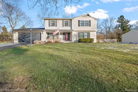 2379 Park Ridge Dr, Bloomfield Hills, MI 48304