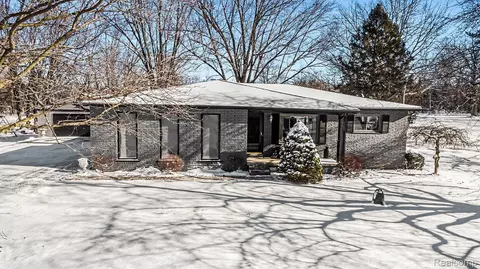 5091 Wakefield Rd, Grand Blanc, MI 48439