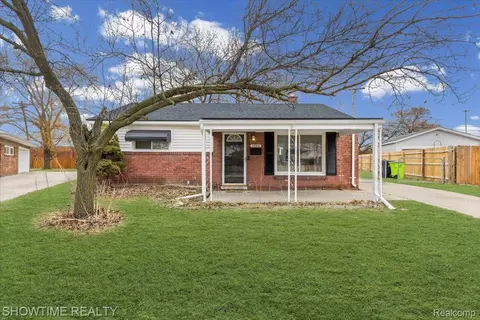 26510 Barnes St, Roseville, MI 48066