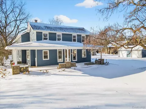 930 S Hadley Rd, Brandon, MI 48462