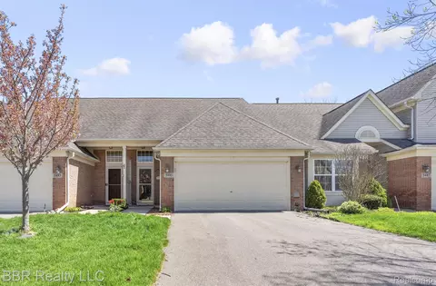 5485 Greenway Dr #81, Trenton, MI 48183