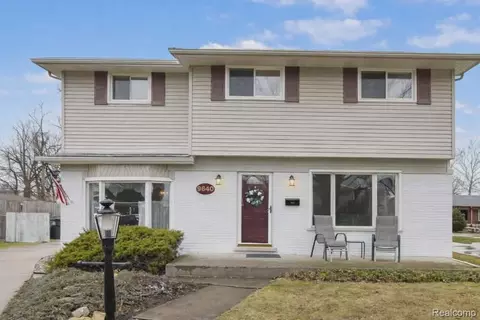 9640 Dudley St, Taylor, MI 48180