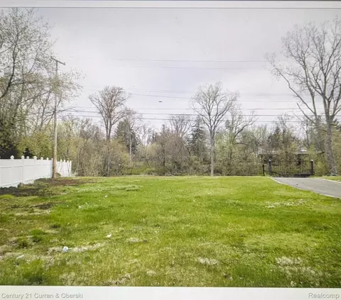 29102 Terrence St, Livonia, MI 48154