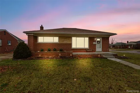 28020 Diesing Dr, Madison Heights, MI 48071