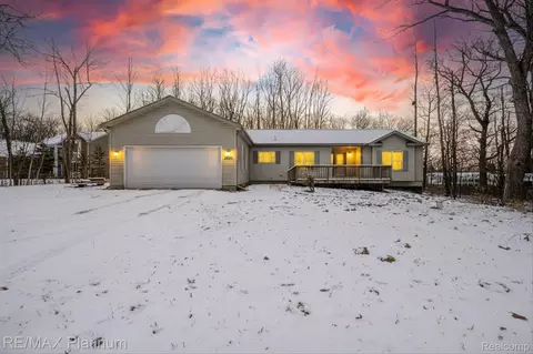 2670 E Maple Rd, Milford, MI 48381