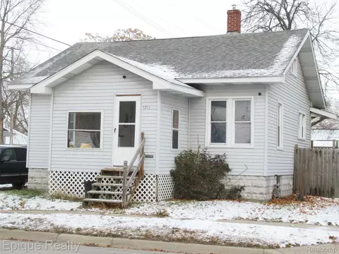 1711 Oak St, Port Huron, MI 48060
