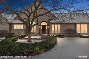517 Cambridge Way, Bloomfield Hills, MI 48304