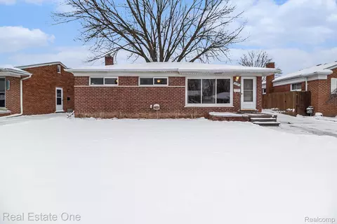 32971 Barton Street St, Garden City, MI 48135