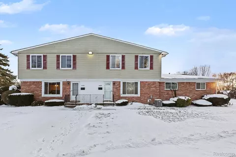 24570 Quad Park Ln, Clinton Township, MI 48035