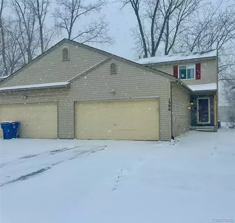 1306 Jay St, Waterford, MI 48327
