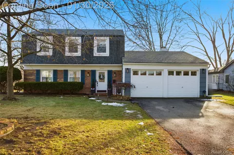 2876 Quincy Dr, Troy, MI 48085