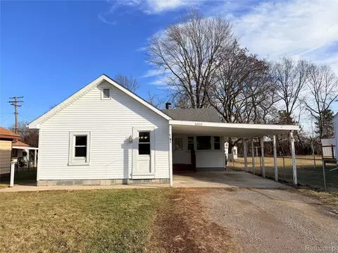 32015 Hazel St, Rockwood, MI 48173