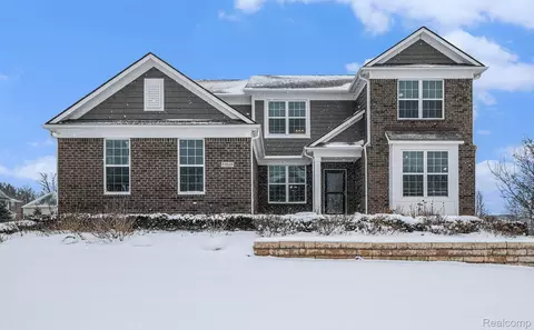 51529 Bloom Ct, Lyon, MI 48178
