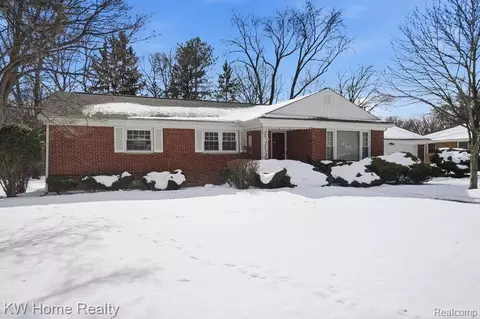 18635 San Diego Blvd, Lathrup Village, MI 48076