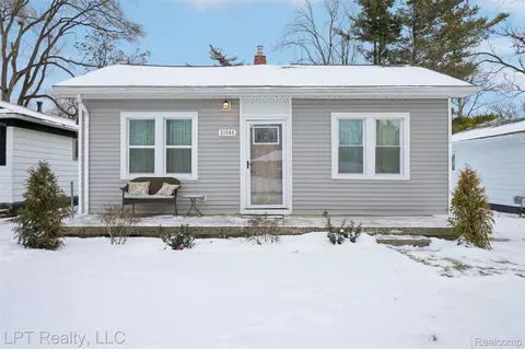21560 Poinciana St, Southfield, MI 48033