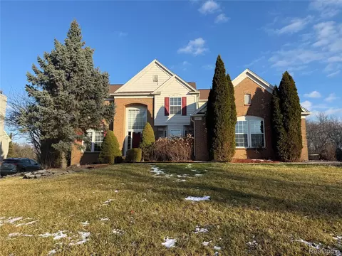4377 Brighton Dr, Grand Blanc, MI 48439