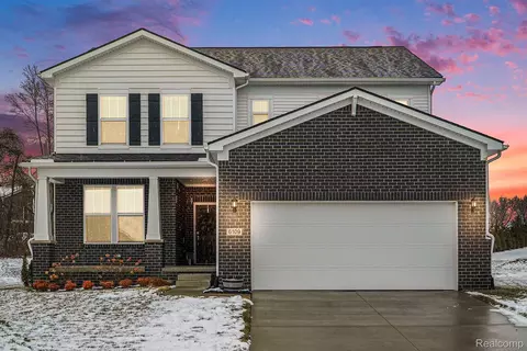6109 Kingsley Ct, Independence, MI 48346
