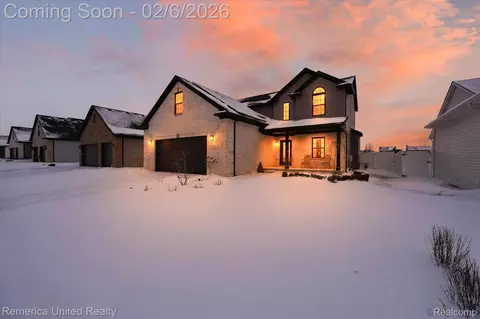 5024 Chatsworth St, Dundee, MI 48131