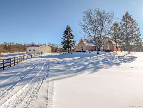 2051 E Oakwood Rd, Addison, MI 48370