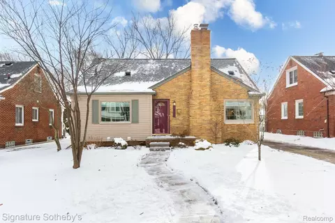 2252 Pembroke Rd, Birmingham, MI 48009