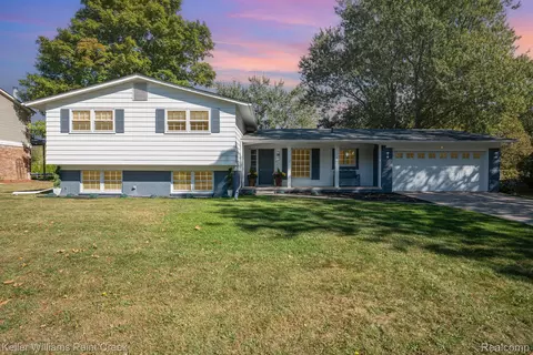 6545 Post Oak Dr, West Bloomfield, MI 48322