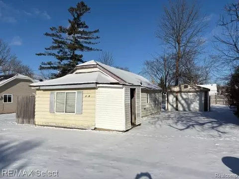 1034 W Bergin Ave, Flint, MI 48507