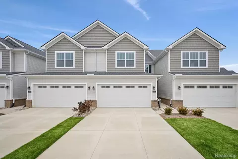 1905 Salt Springs Dr, Saline, MI 48176