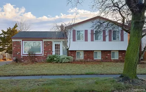43428 Hartwick Dr, Sterling Heights, MI 48313