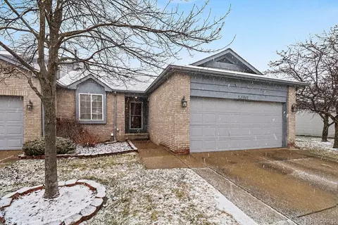 21920 Quail Ridge Dr N, Brownstown, MI 48193