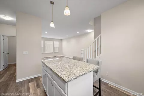 Entry Way - 4953 Treeside Ln, Troy, MI 48098 photo 3 of 4