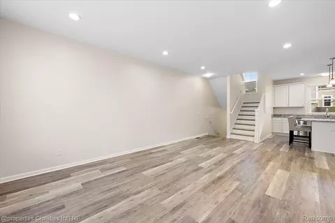 Living - 4953 Treeside Ln, Troy, MI 48098 photo 2 of 4