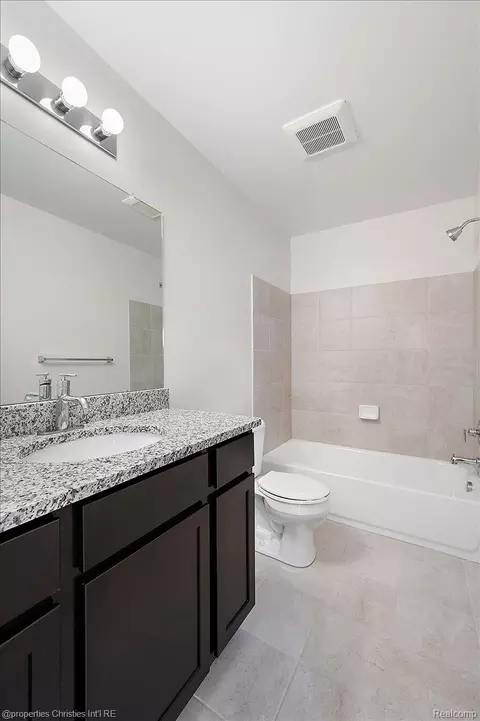 Bath - 4953 Treeside Ln, Troy, MI 48098 photo 6 of 7