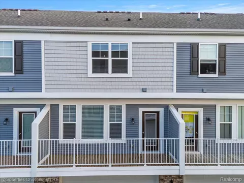 Exterior - 4953 Treeside Ln, Troy, MI 48098 photo 5 of 8