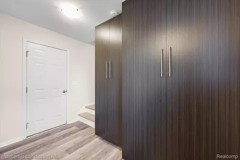 Entry Way - 4953 Treeside Ln, Troy, MI 48098 photo 1 of 4
