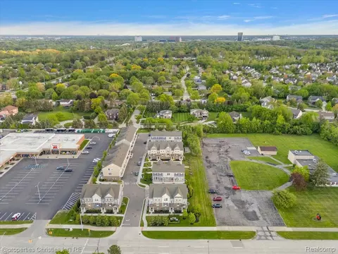 View/Area - 4953 Treeside Ln, Troy, MI 48098 photo 10 of 14