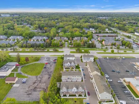 View/Area - 4953 Treeside Ln, Troy, MI 48098 photo 5 of 14